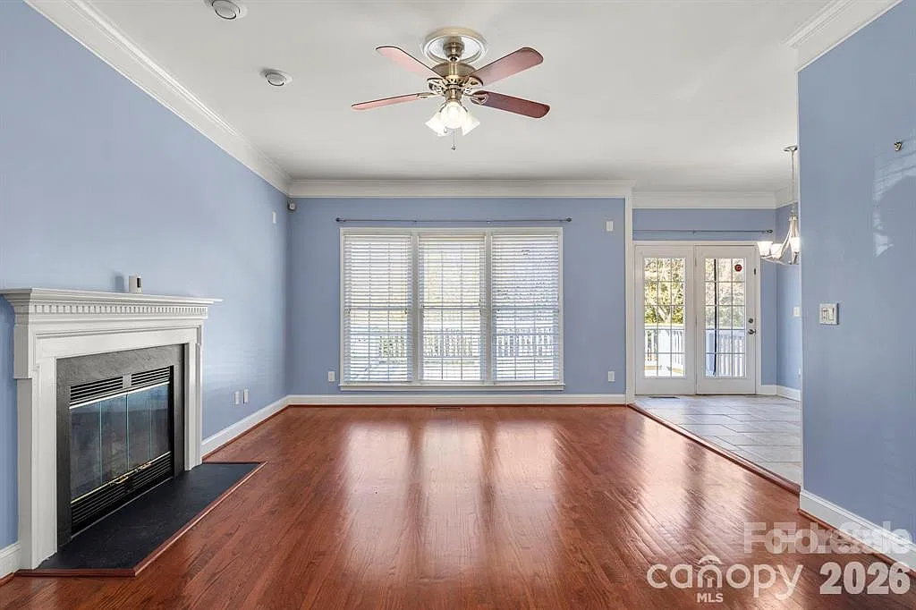 4 bed, 2.5 bath, 2620 sqft, $2,700 — Photo 4