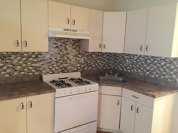 4th image of 119 Clendenny Ave #201