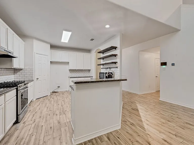 1816 Castle Creek Dr — Photo 8