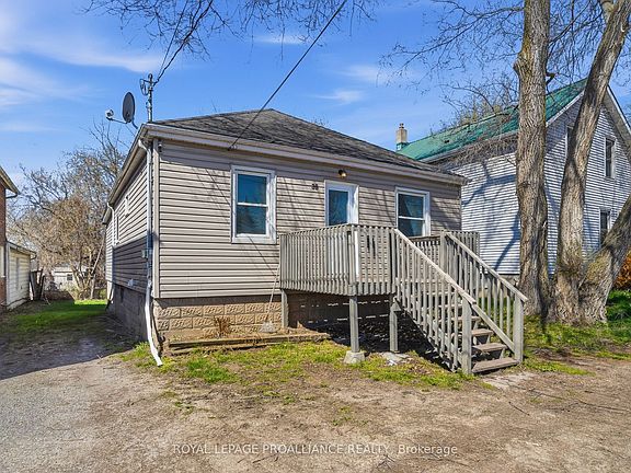 3rd image of 38 Oak St