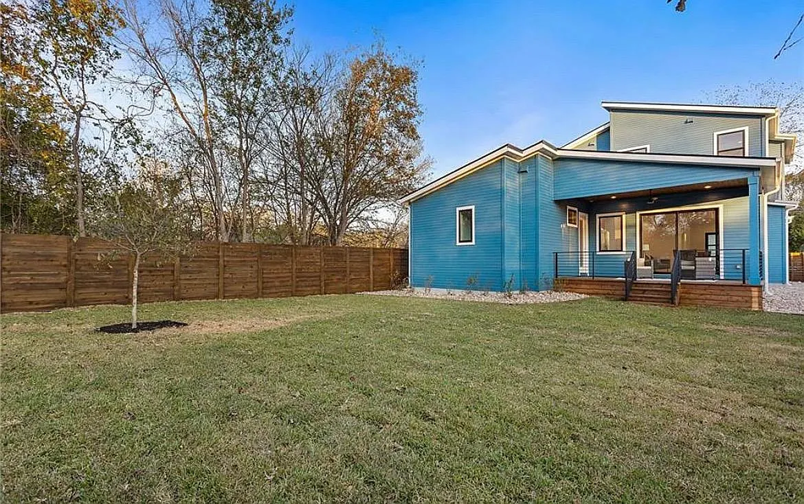 Lott Ave, Austin — Photo 2