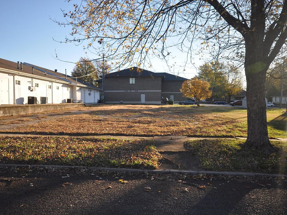 2nd image of 909 3rd St