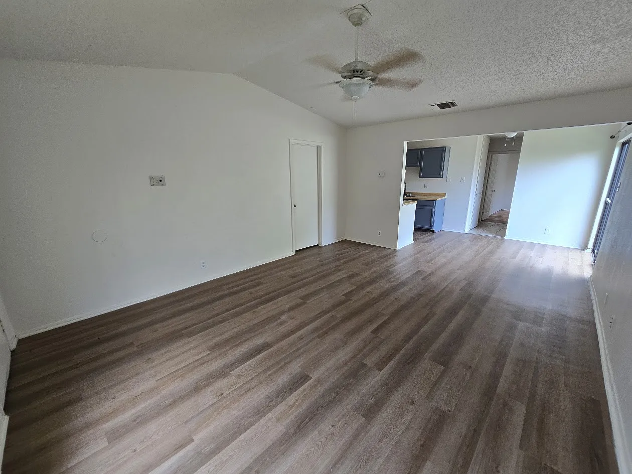 3 bed, 1104 sqft, $1,200 — Photo 4