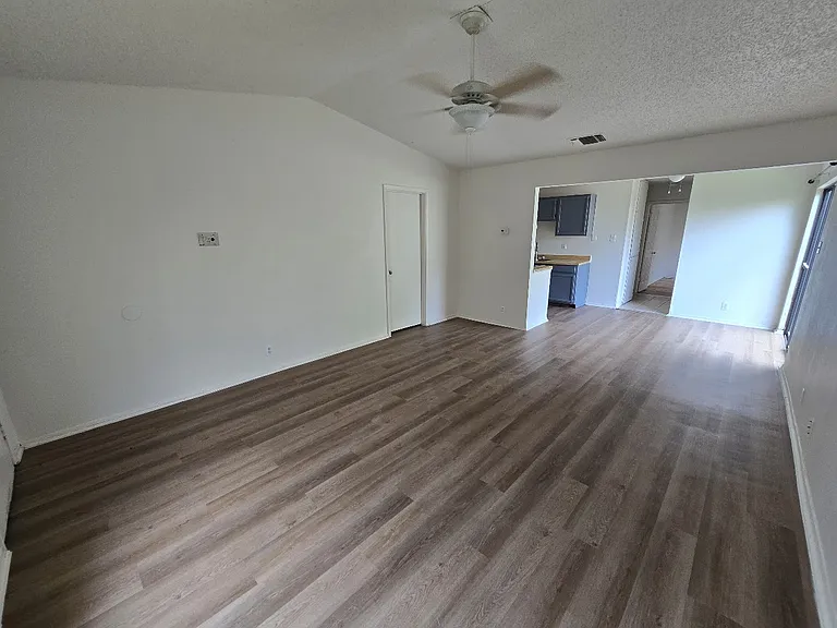 7906 Falcon Ridge Dr — Photo 4
