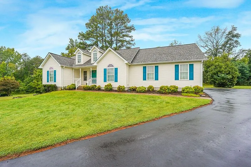 3 bed, 2.0 bath, 3076 sqft, $2,850 — Photo 3