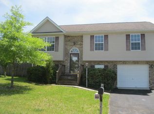 940 New Village Dr NW, Christiansburg, VA 24073