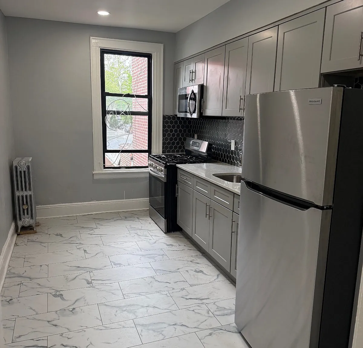 3 bed, 1.0 bath, $3,800 — Photo 2