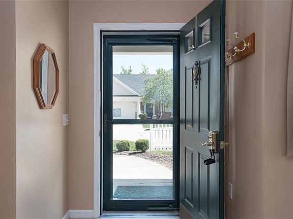 3rd image of 8662 Alexandra Dr
