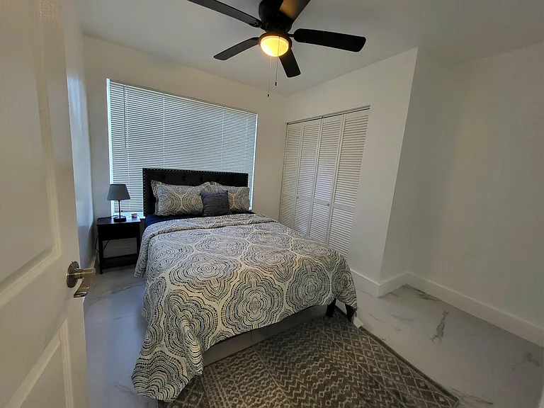 900 SW 31st St — Photo 16
