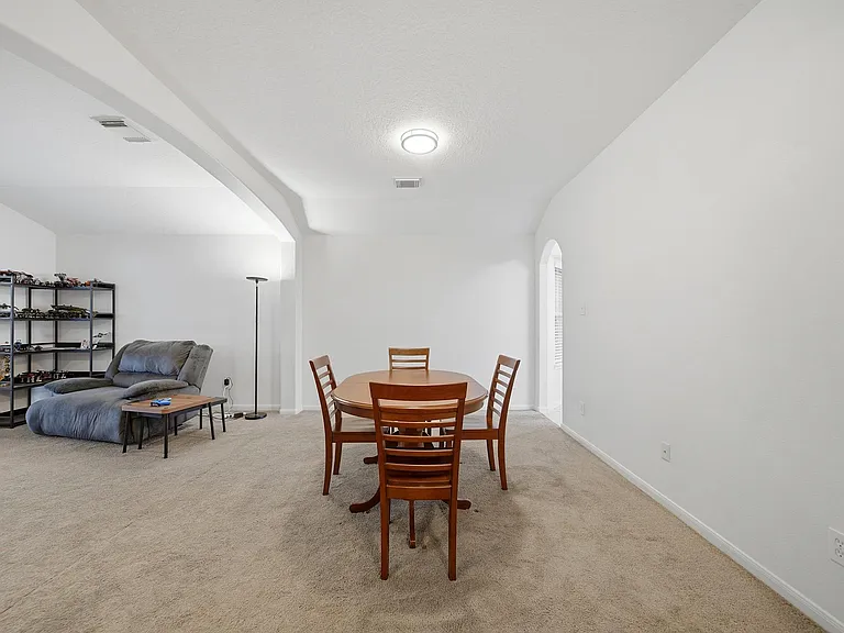 321 Preston Ln — Photo 9