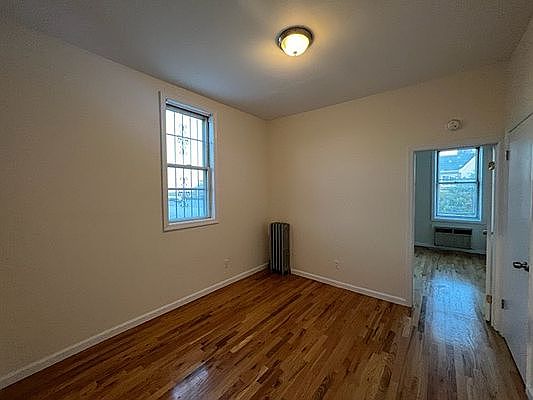 3rd image of 20-12 29th St #2L