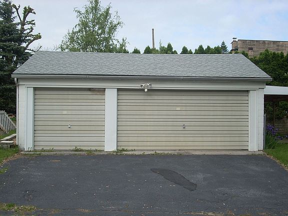 Three Car Garage