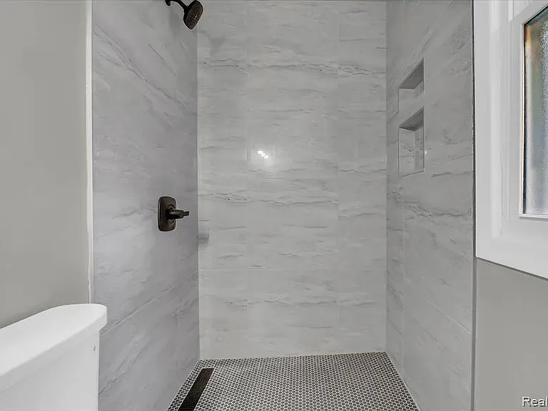 1502 Virginia Park St — Photo 17