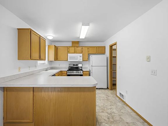 5th image of 333 NW Parr Dr
