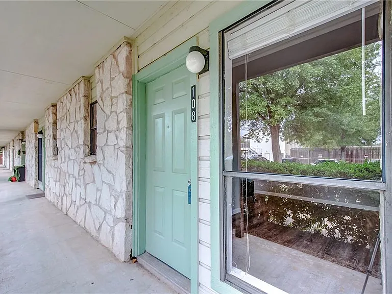 4307 S 1st St #108 — Photo 33