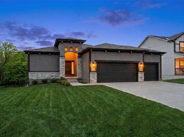 1024 Branchwood Ln, Raymore, MO 64083