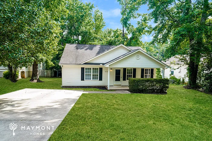213 Taylor Dr — Photo 1