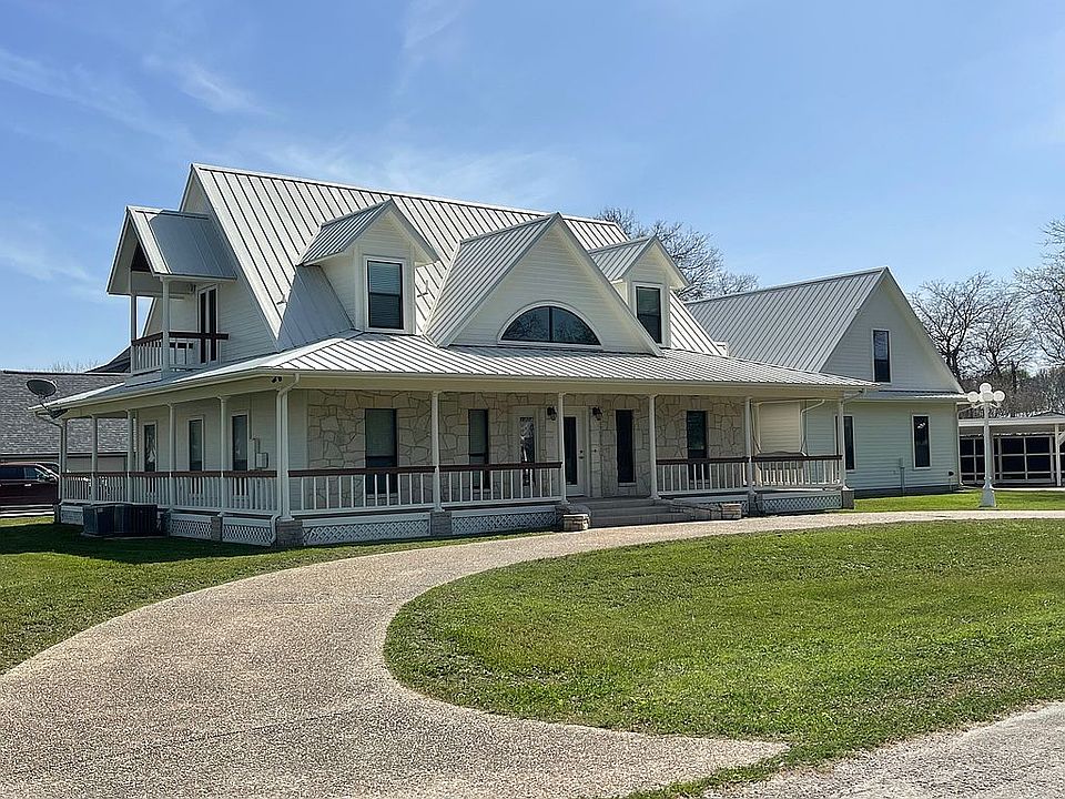 1st image of 135 Teinert Cir