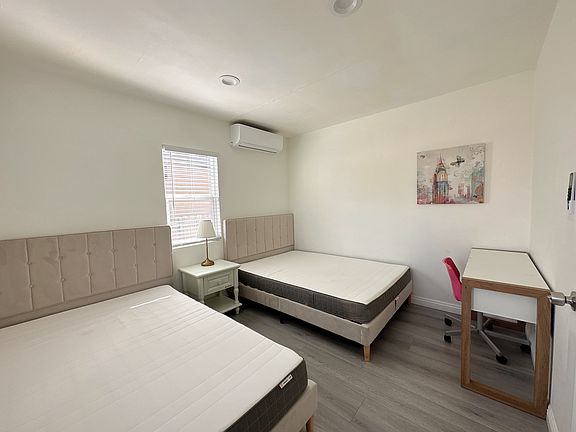 5th image of 8659 Edmond Dr Unit B