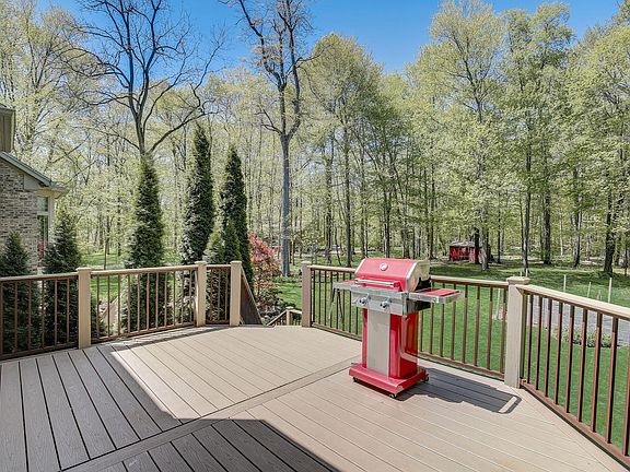 5th image of 10637 Hickory Ln
