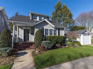 51 Ormond St, Rockville Centre, NY 11570
