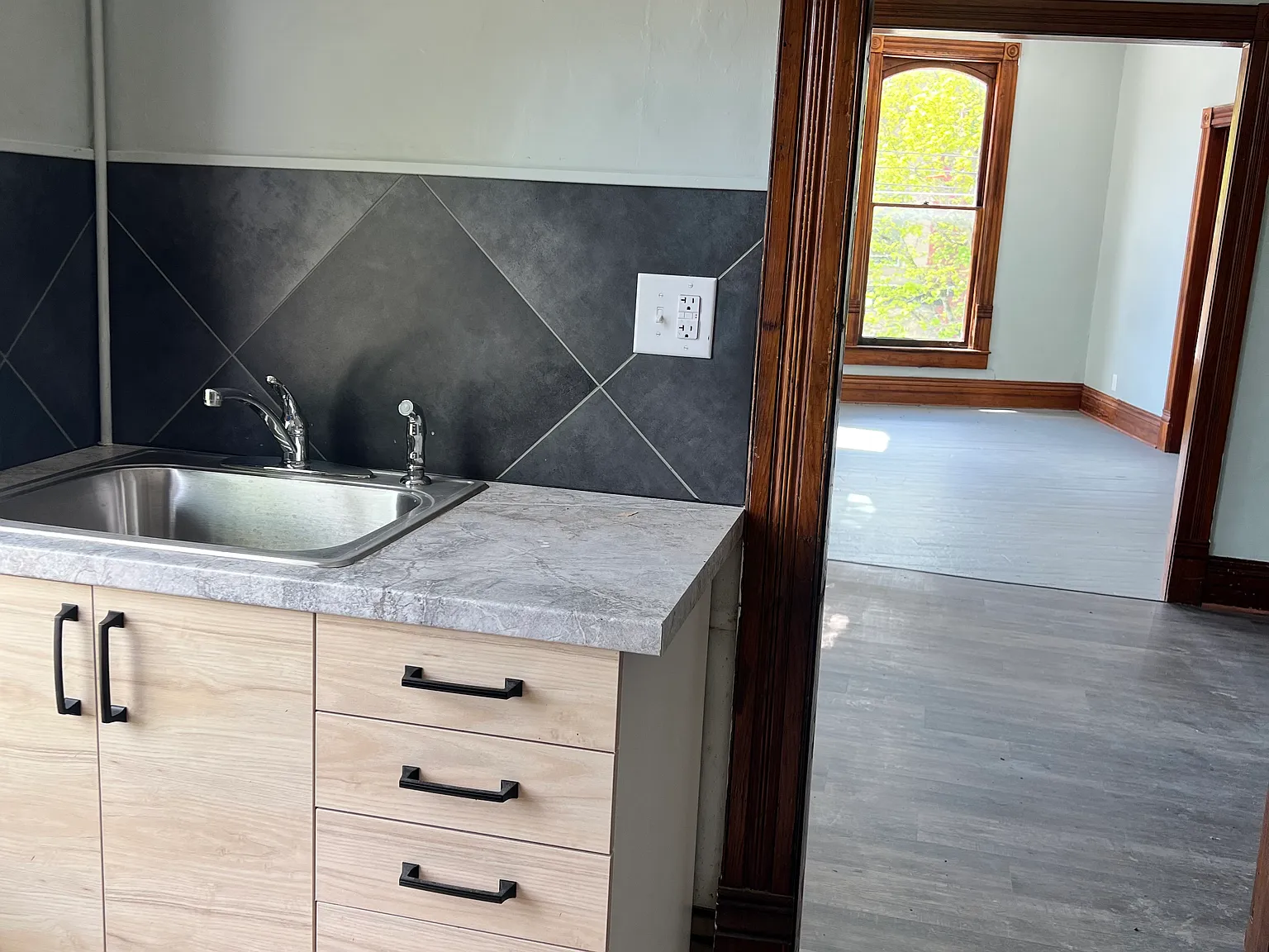2 bed, 1000 sqft, $975 — Photo 1