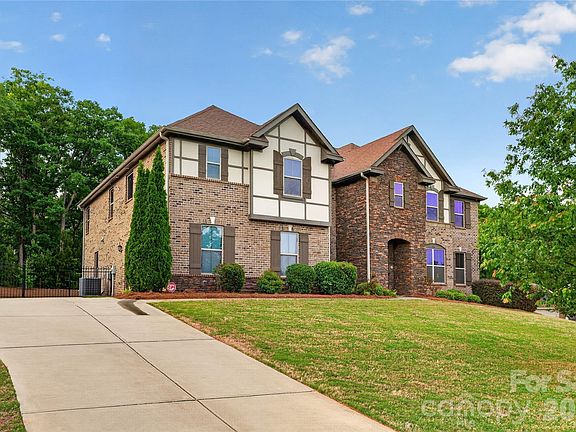 3rd image of 726 Lingfield Ln