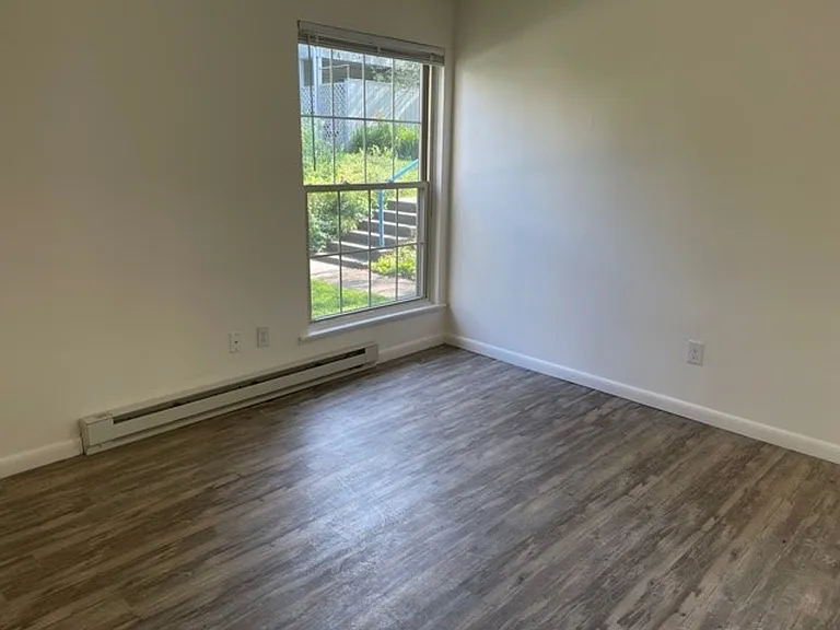 University Park Apartments near Cornell University — Photo 251
