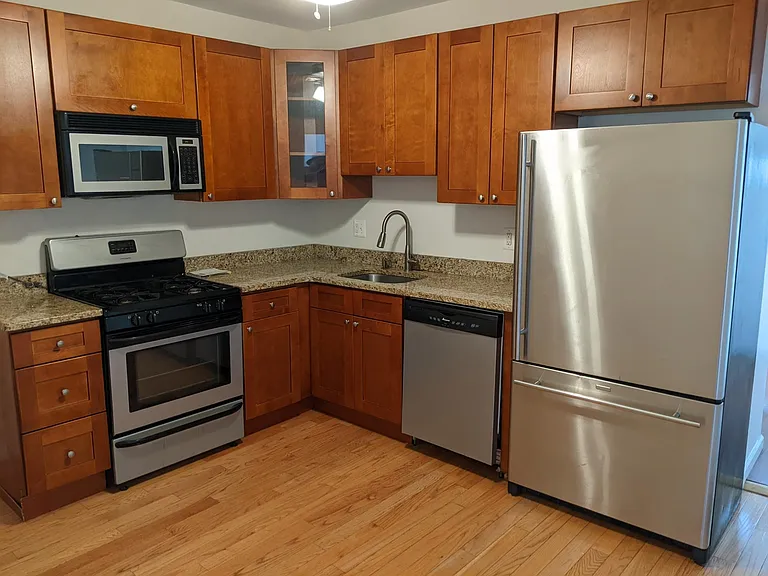 Almond St — Photo 14