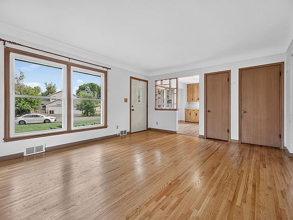 5th image of 1220 Frisbie Ave E