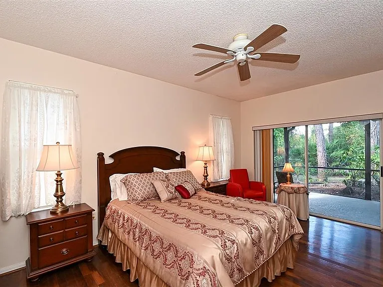 3866 Surrey Ct — Photo 26