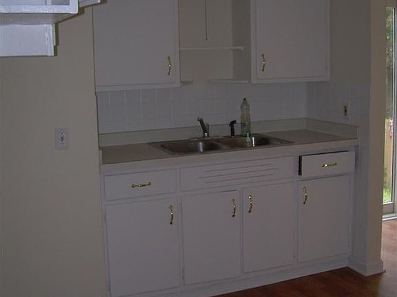 5th image of 941 E Archwood Ave
