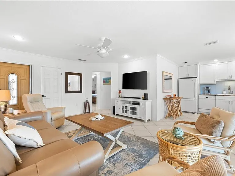 6708 Sarasea Cir #202 — Photo 9