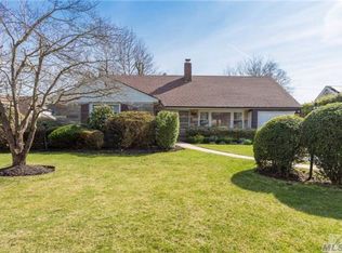 138 Rolling Hill Rd, Manhasset, NY 11030