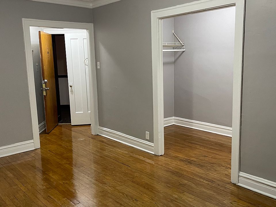 1st image of 3121 N Hamlin Ave APT 2G