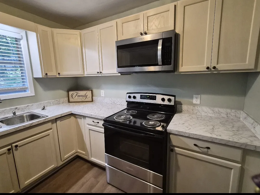 3 bed, 1.5 bath, 1220 sqft, $1,580 — Photo 3
