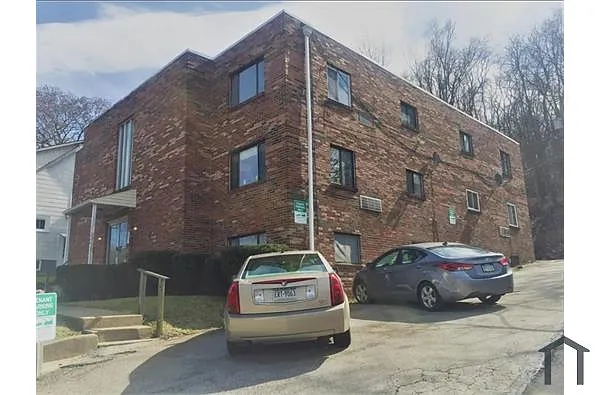 Building Photo - 1720 Wright St #9