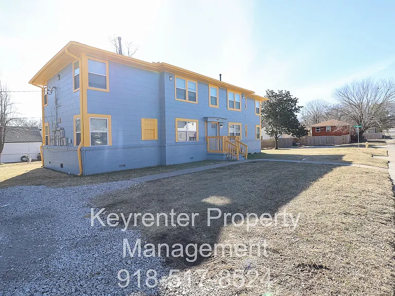E Independence St Fourplex — Photo 2