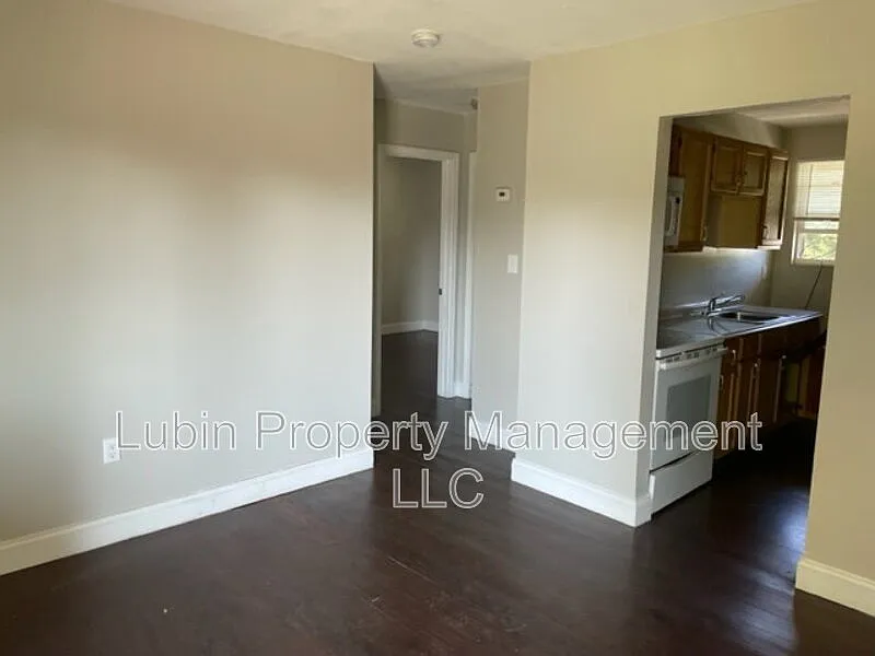 2 bed, 1.0 bath, $629 — Photo 2