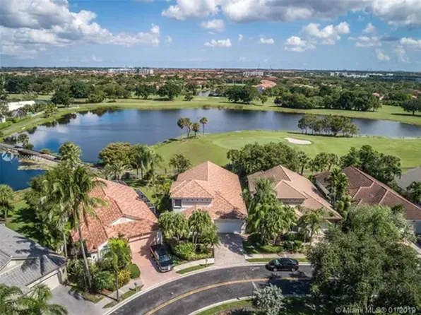 1471 Lacosta Dr E, Pembroke Pines, FL 33027