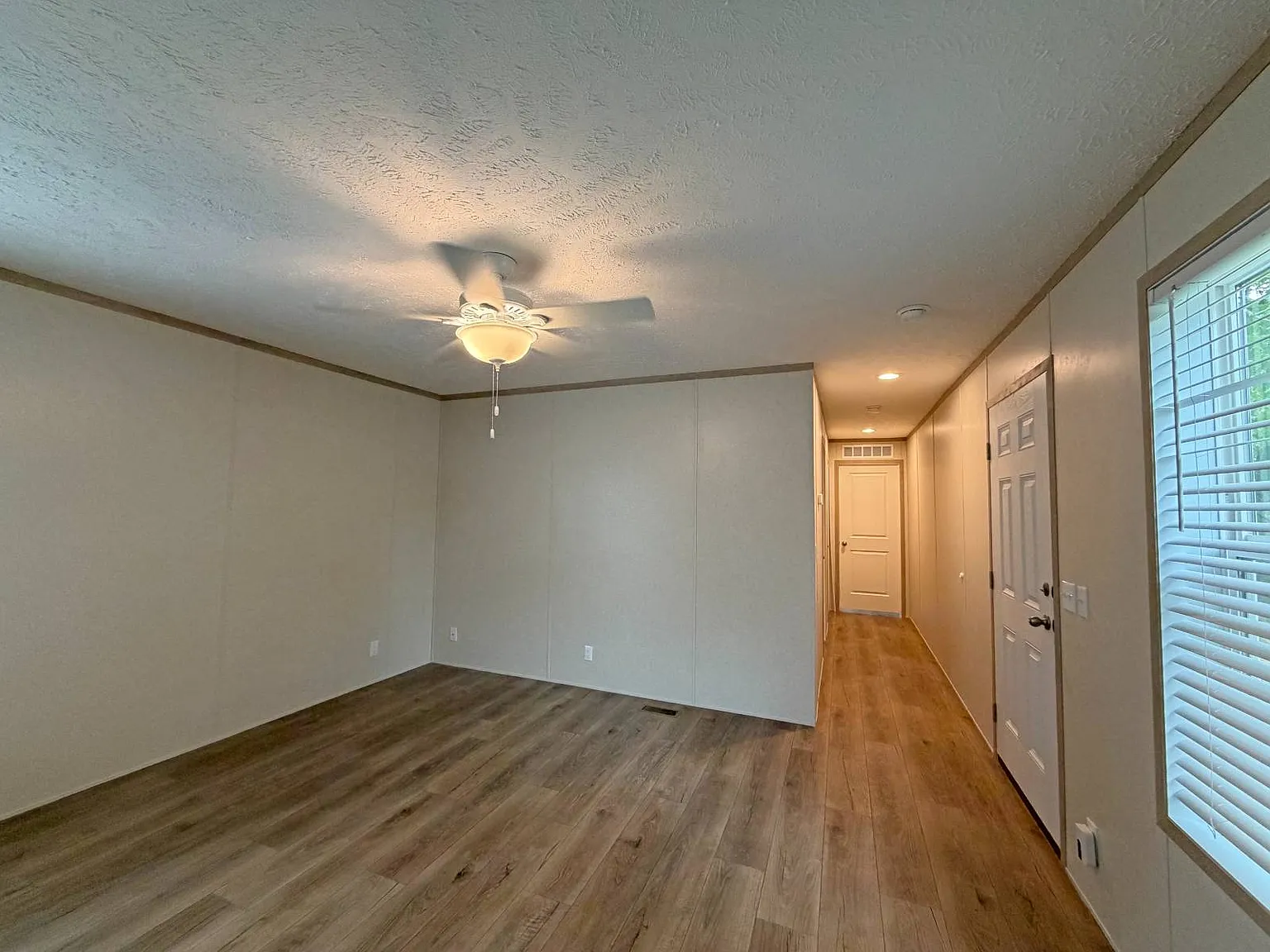 3 bed, 2.0 bath, 990 sqft, $1,500 — Photo 4