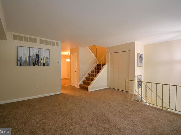 5th image of 351 Bishop Ct