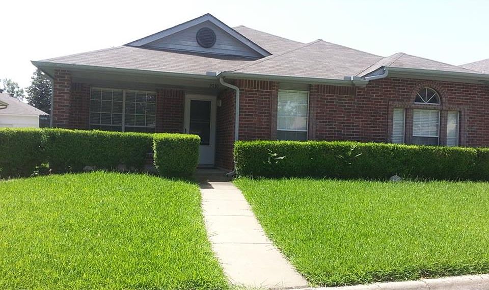 1st image of 2030 Oak Creek Ct