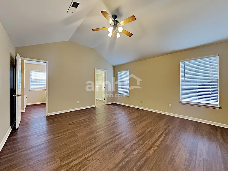 1209 Bending Creek Dr — Photo 10