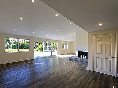 3rd image of 5811 Kelvin Ave