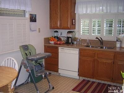 2nd image of 5040 Lakeview Cir