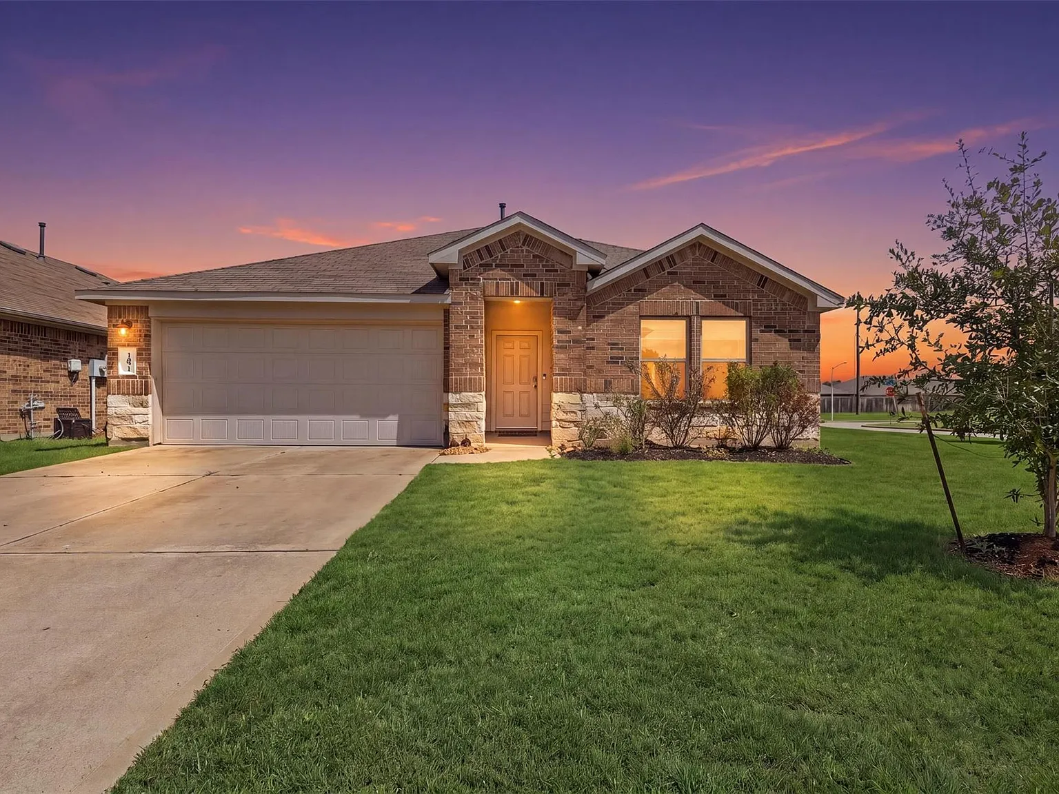 4 bed, 2.0 bath, 1820 sqft, $2,100 — Photo 1
