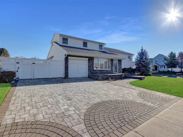 1 Marie Place SE, Massapequa, NY 11758