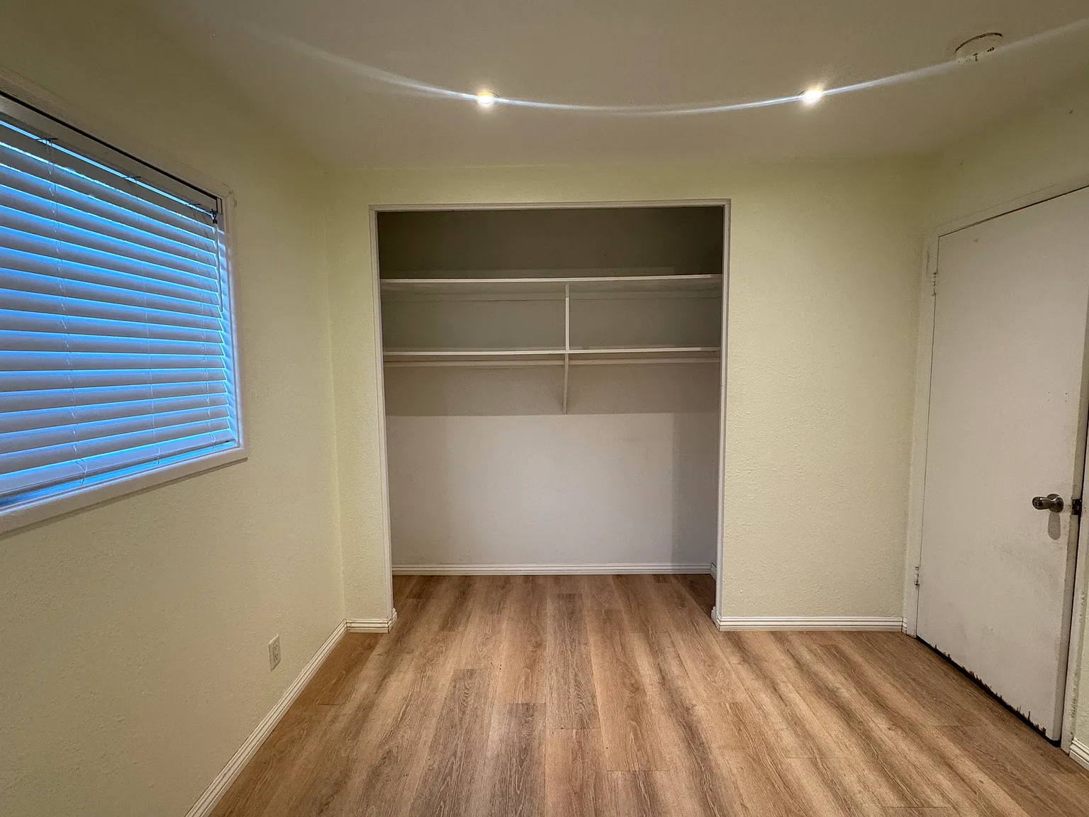5 bed, 2025 sqft, $850 — Photo 1