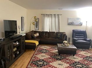 R8 Avon Dr, East Windsor, NJ 08520